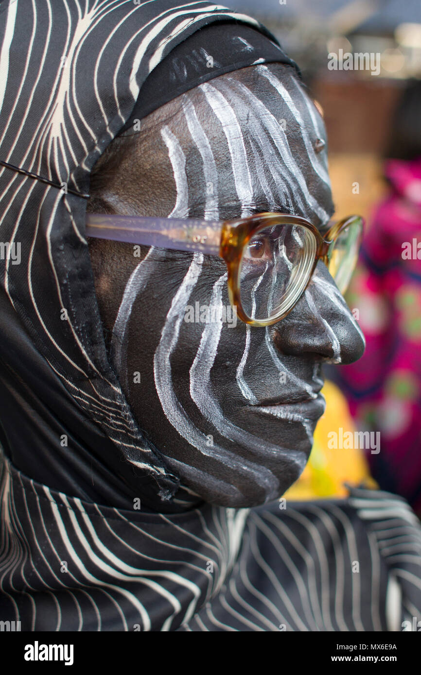 Szamotuly, Polonia. 3° giu, 2018. Il festival di strada di Single è un evento straordinario con straordinaria gli ospiti. Che cosa significa? Una speciale e inusuale, unico, unico, accattivanti, straordinario, unico e impareggiabile, non come un altro. Un tale festival. Tali artisti. Un tale pubblico. Posto come quello. Appena un UFO! Credito: Slawomir Kowalewski/Alamy Live News Foto Stock