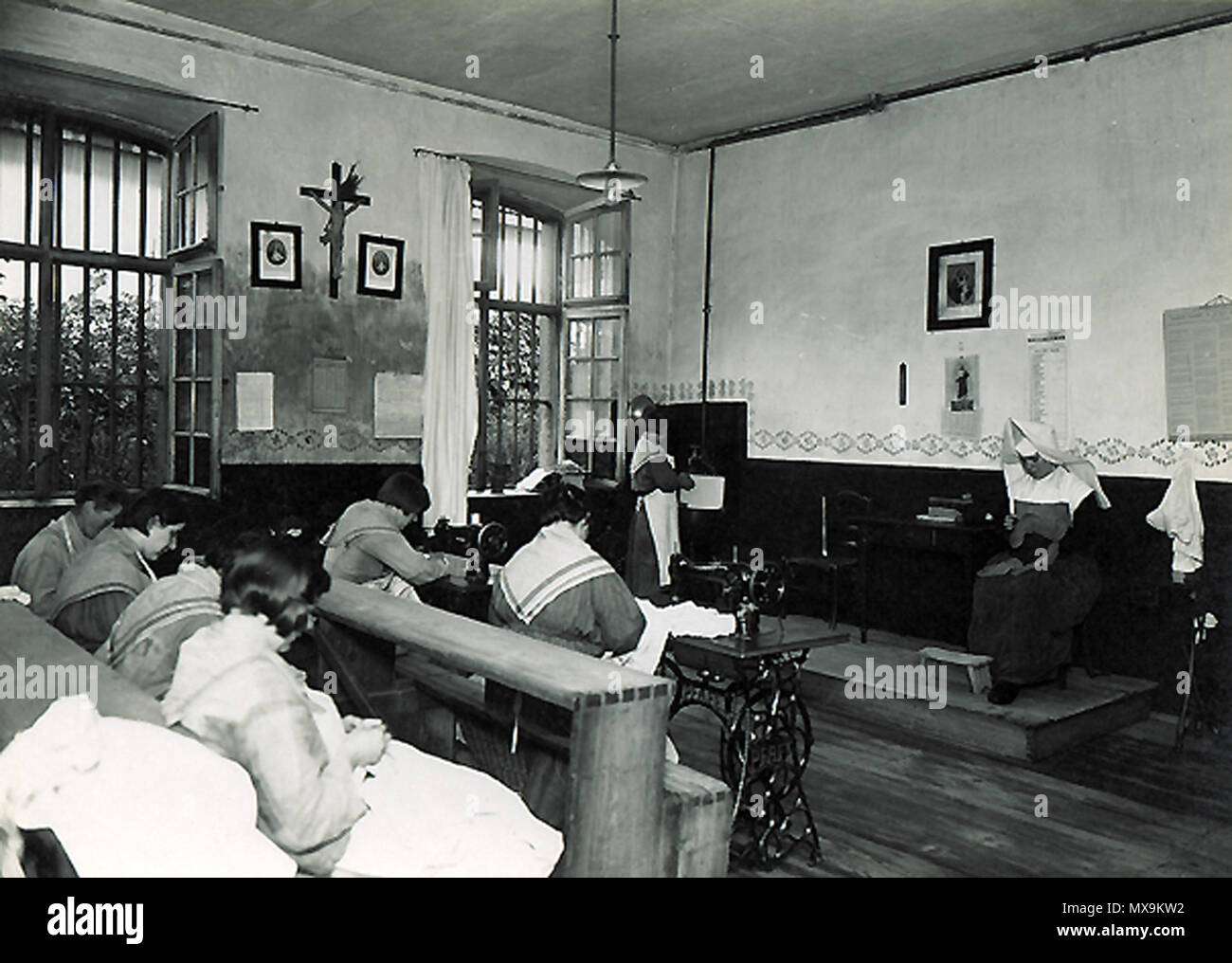 . Français : prigione Sainte-Marguerite de Strasburgo 1930. Femmes au travail. 1930. Inconnu, 1930 578 Strasburgo prigione Sainte-Marguerite en 1930-01 Foto Stock