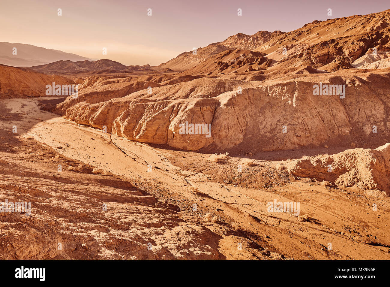 Mars-come terra deserta, tonificazione del colore applicato, Death Valley, Stati Uniti d'America. Foto Stock
