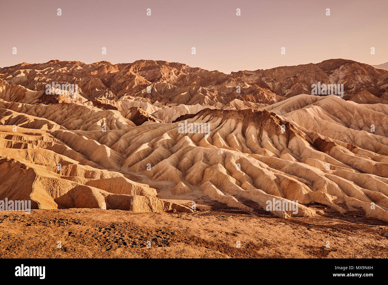 Mars-come terra deserta, tonificazione del colore applicato, Death Valley, Stati Uniti d'America. Foto Stock