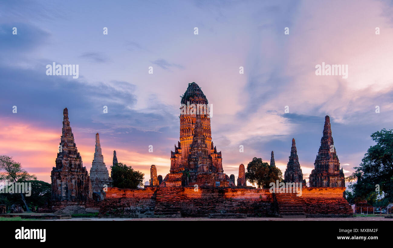 Wat Chaiwatthanaram, un tempio buddista della città di Ayutthaya parco storico, Thailandia, sulla riva occidentale del Fiume Chao Phraya, Ayutthay esterno Foto Stock