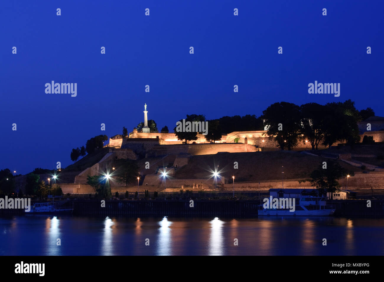 Lungomare di Belgrado paesaggio al crepuscolo Foto Stock