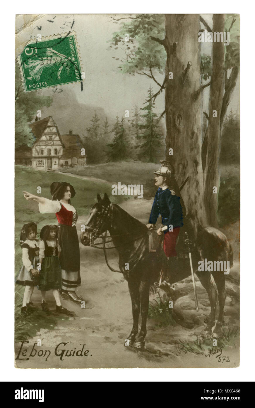 Storico francese photo Cartolina: Cavalryman su un cavallo chiede il modo per una donna con le sue figlie in un villaggio della foresta. L'Alsazia e la Lorena. wwi Foto Stock