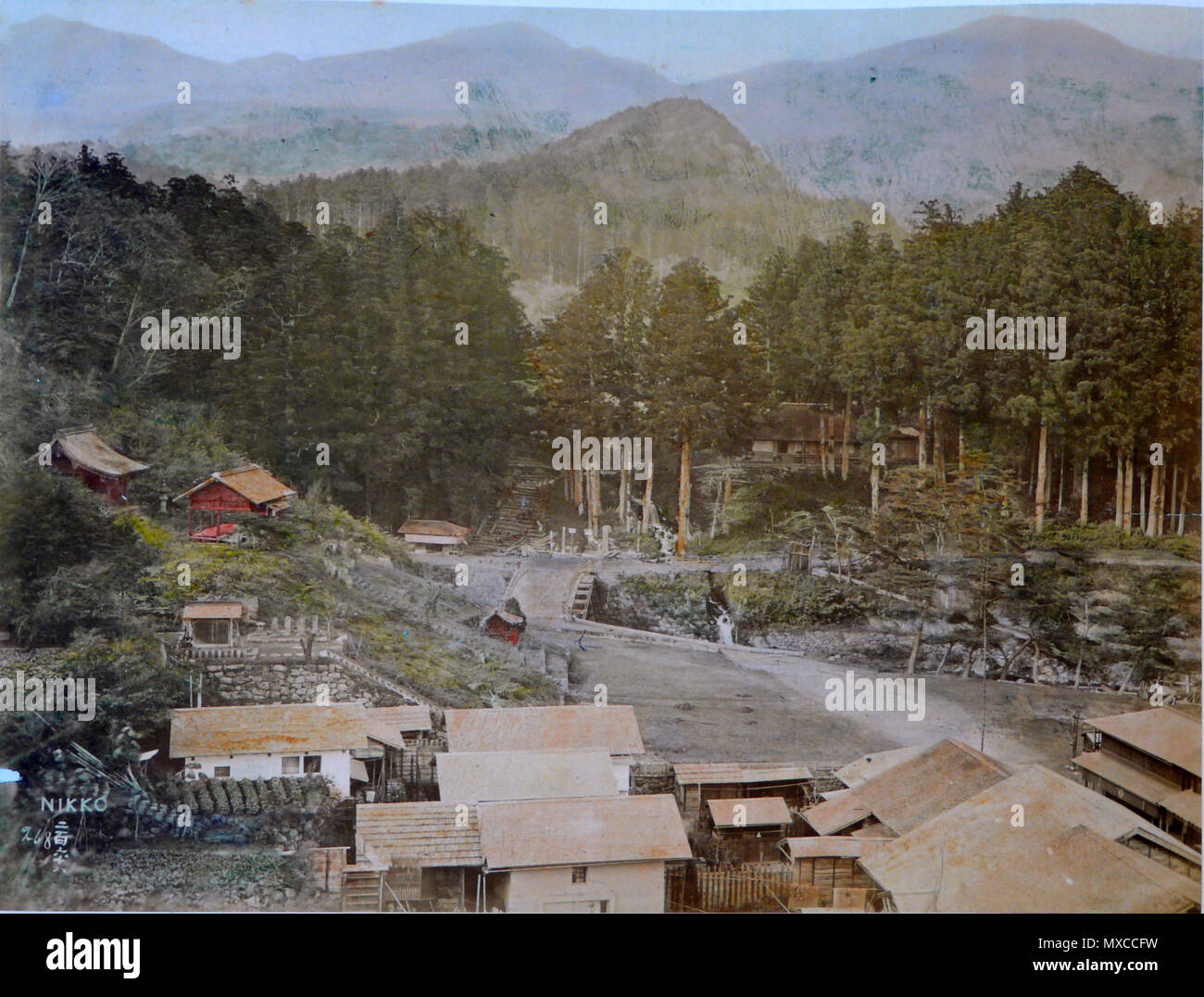 . Français : Photographies peintes du Japon datant d'avant 1886, d'aprés une nota marqué sur le livret contenant les photos. Auteur présumé des photos originales: Adolfo Farsari. Inglese: fotografia dipinta dal Giappone, risalenti a prima del 1886, secondo una nota scritta sull'album contenente le fotografie. Presunto autore della foto originale: Adolfo Farsari. prima del 1886. Adolfo Farsari (1841 - 1898) fotografie HDR da Esby (PARLA) 311 Japon-1886-23 Foto Stock