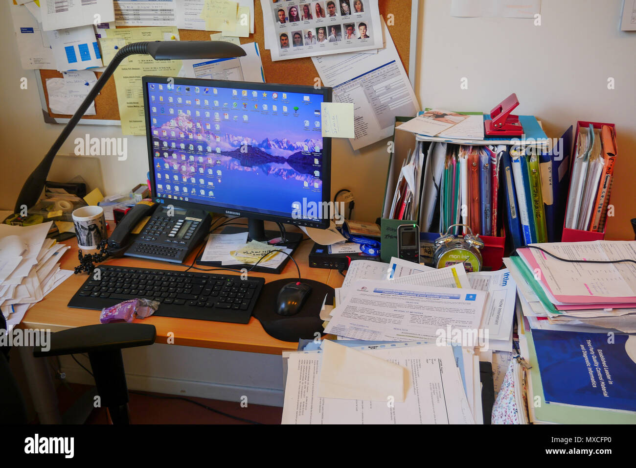 Visualizzazione realistica di un confuso desk, Lione, Francia Foto Stock
