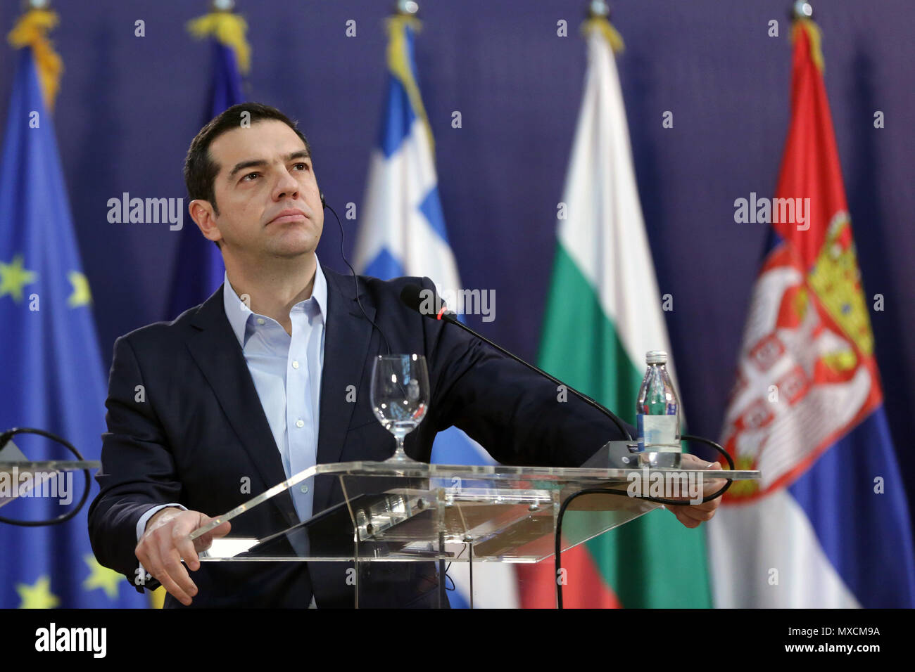 A Belgrado, in Serbia - 9 Dicembre 2017: Primo Ministro greco Alexis Tsipras parla ai media nel corso di una conferenza stampa durante i leader regionali incontro ho Foto Stock