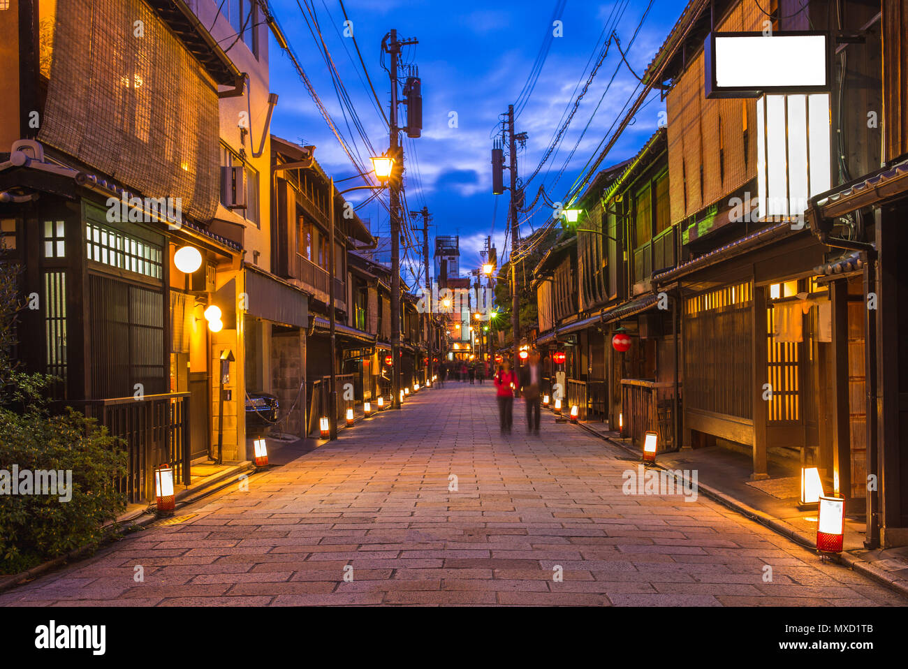 Shinbashi-dori Street View di Gion a notte a Kyoto, Giappone Foto Stock