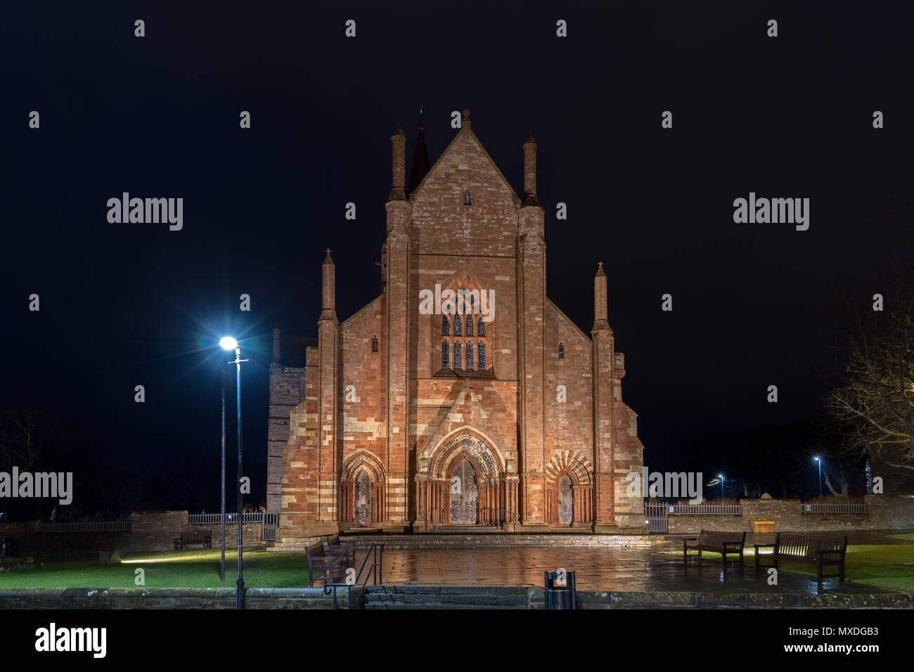 St Magnus Cathedral, Kirkwall, isole Orcadi Scozia, Regno Unito (Notte) Foto Stock
