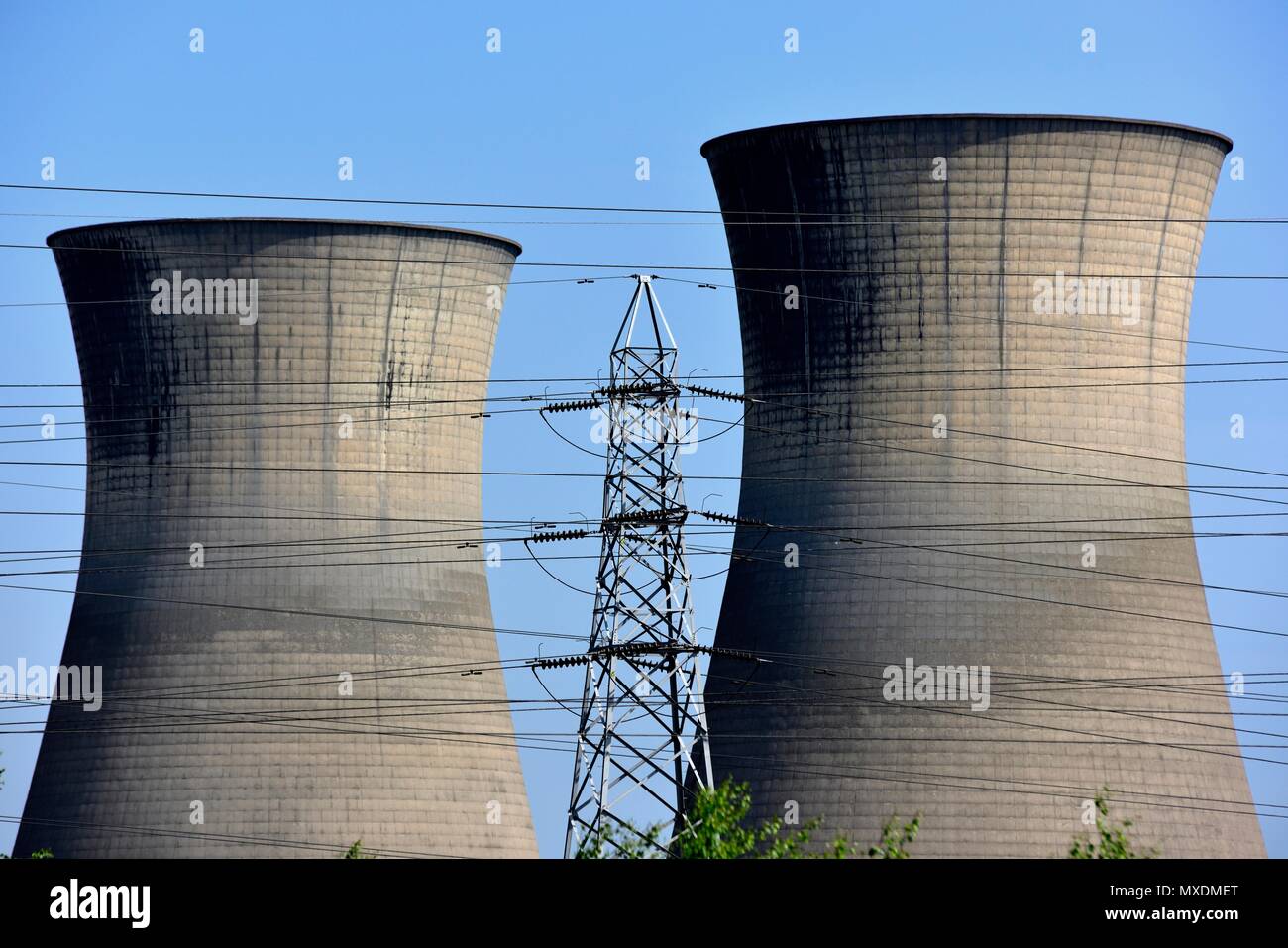 La stazione di potenza torre di raffreddamento Willington Derbyshire England Regno Unito Foto Stock