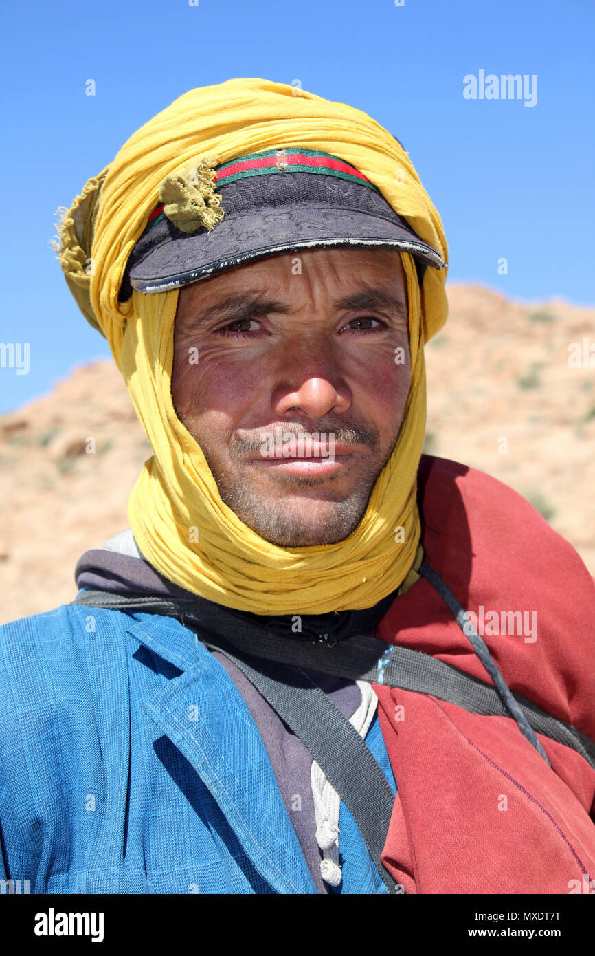Nomadi uomo Berbero in Todra Valle, Marocco Foto Stock