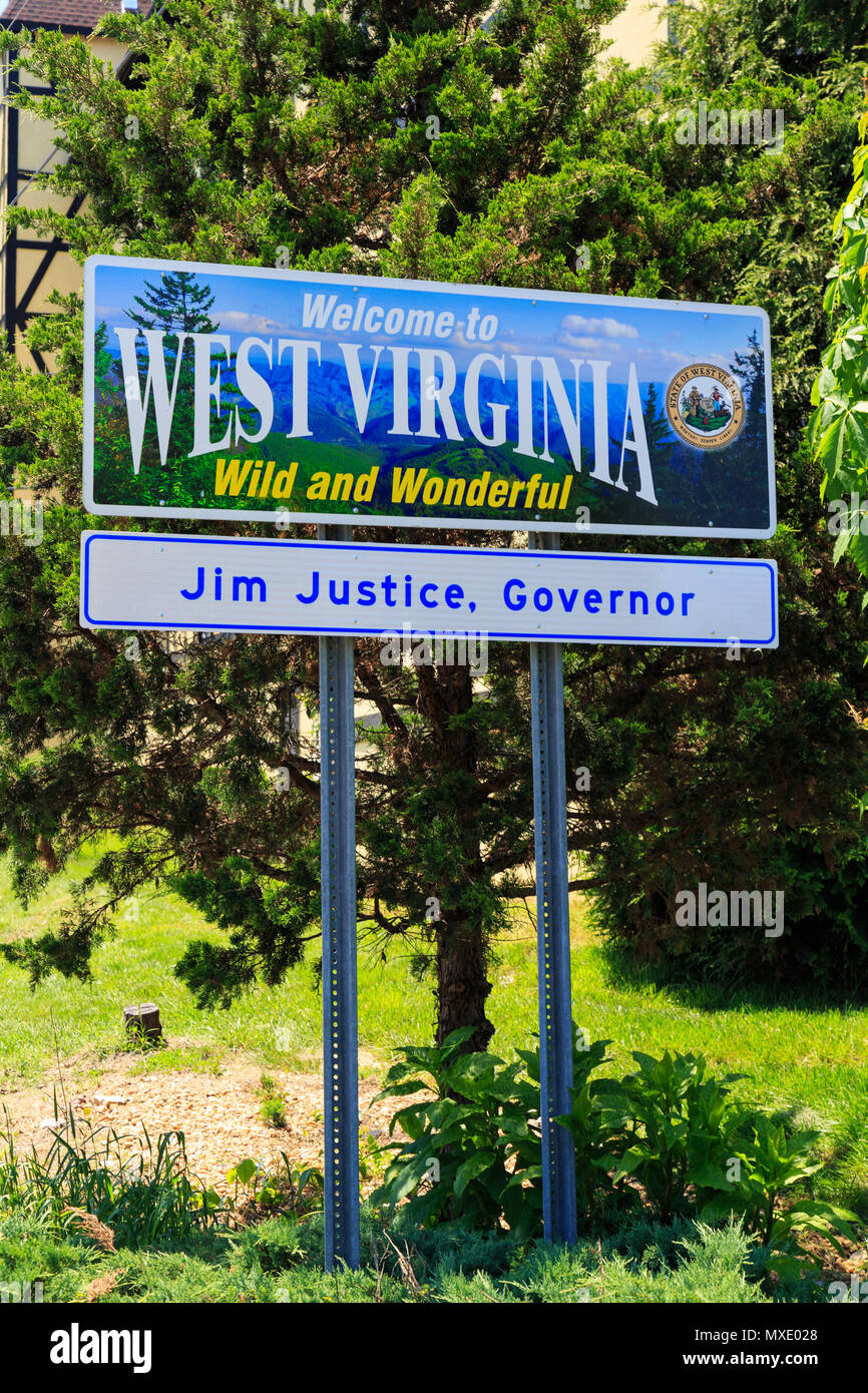 Shepherdstown, WV, Stati Uniti d'America - 24 Maggio 2018: il benvenuto a West Virginia firmare al confine del Maryland e Virginia Occidentale in Shepherdstown. Foto Stock