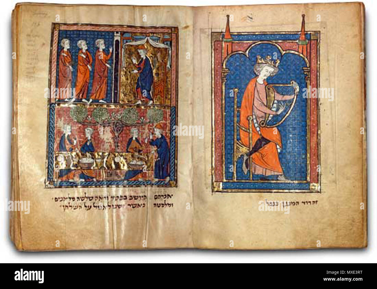 . Inglese: Folio 117b-118a del nord francese Miscellanea ebraico manoscritto. - In fol 117b re David è caratterizzato dalla sua corona d'oro e il suo mantello rifinito con blu-bianco pelliccia varia. Egli sta suonando l'arpa. In fol 118a Abraham, indossando un cappello appuntito, sorge sotto una tettoia all'interno di una casa, corrispondente al testo biblico: "Ed egli sedeva all'ingresso della tenda..." (Gen18:1) 'e alzò gli occhi e guardò... tre uomini si presentarono a lui" (Gn 18, 2). La scena inferiore progredisce verso il versetto 8: "Ed egli si fermò presso di loro sotto l'albero ed essi mangiarono'. circa 1278-98. Binyamin 449 North French Hebrew miscella Foto Stock