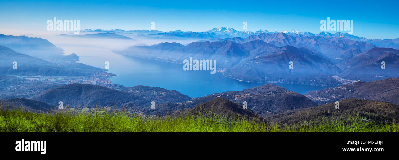 Vista alpi svizzere dal Monte Lema, Canton Ticino, Svizzera, Europa. Foto Stock