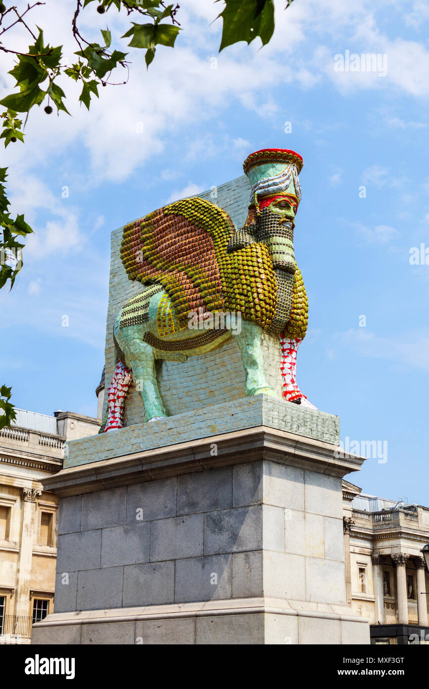 Lamassu assira statua, il nemico invisibile non dovrebbero esistere, quarto plinto, Trafalgar Square, Charing Cross area, Westminster, Londra WC2 Foto Stock