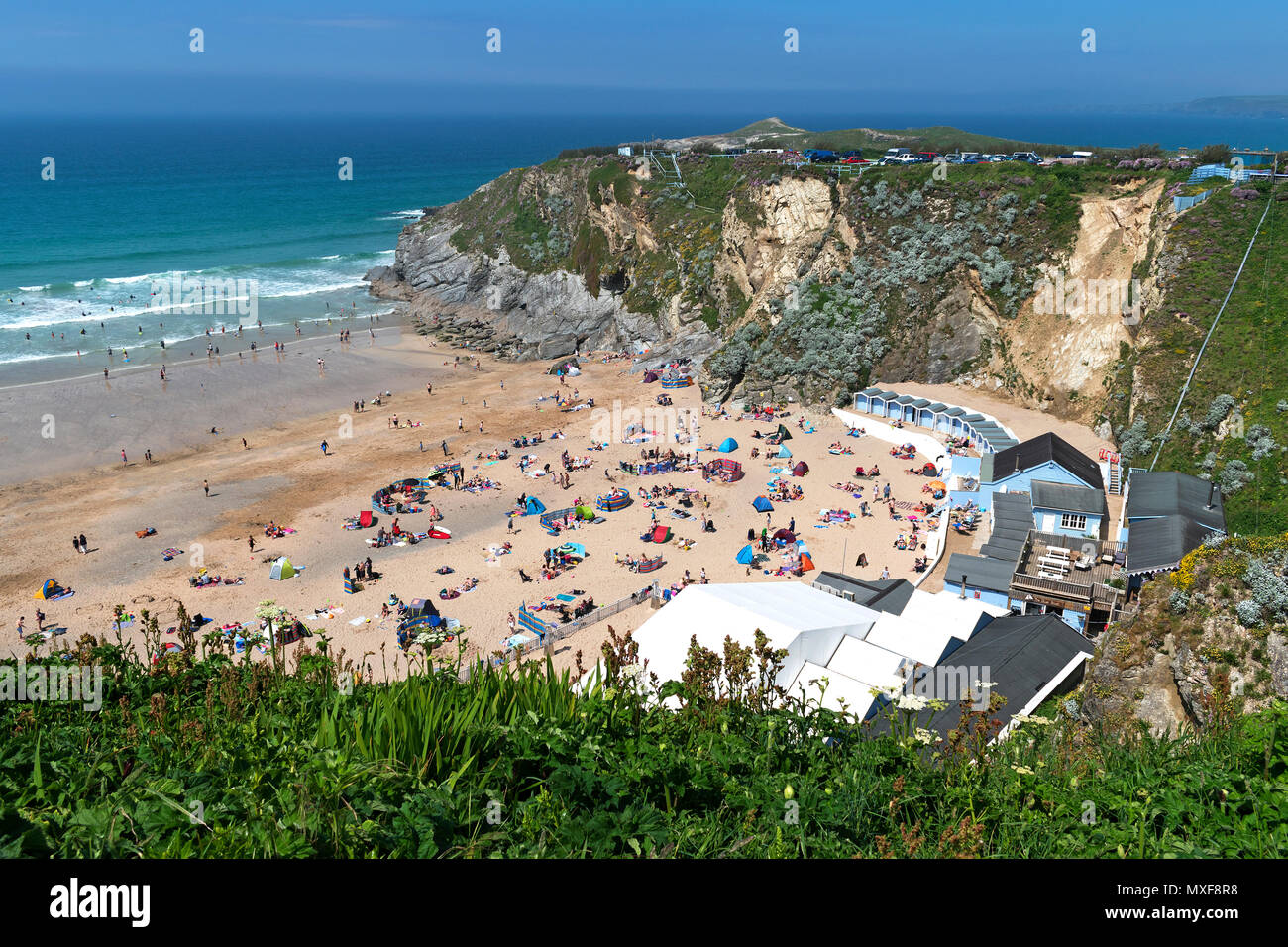 Inizio estate a Lusty Glaze Beach, Newquay, Cornwall, Inghilterra, Regno Unito, Foto Stock