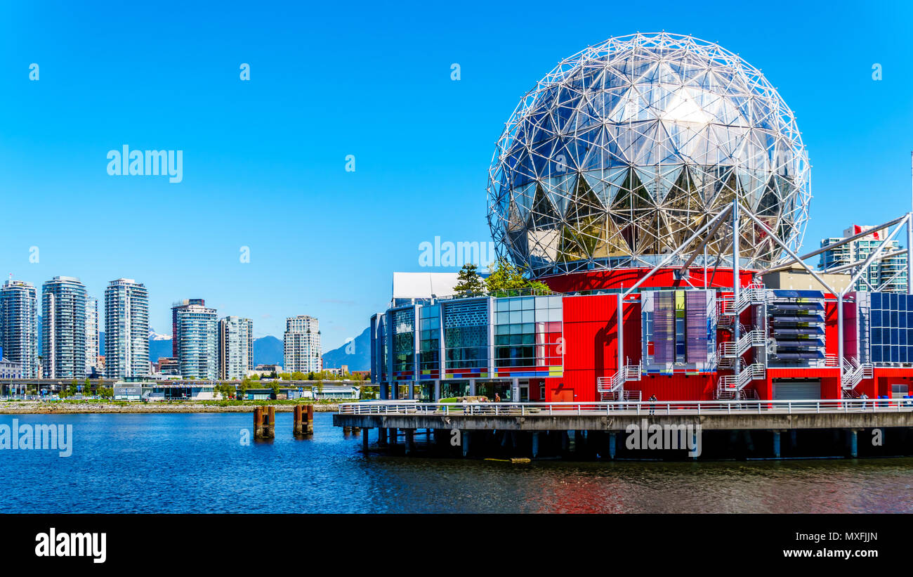 La scienza esperienze stanno succedendo in questa architettura moderna del Science Center a False Creek nel cuore di Vancouver, British Columbia, Canada Foto Stock