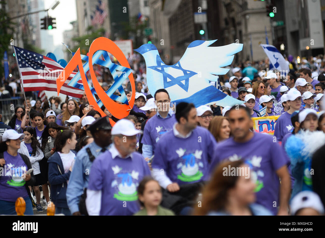 New York, Stati Uniti d'America. 3° giu, 2018. Le persone partecipano nel celebrare annuale parata di Israele il 3 giugno 2018, nella città di New York. Credito: Erik Pendzich/Alamy Live News Foto Stock