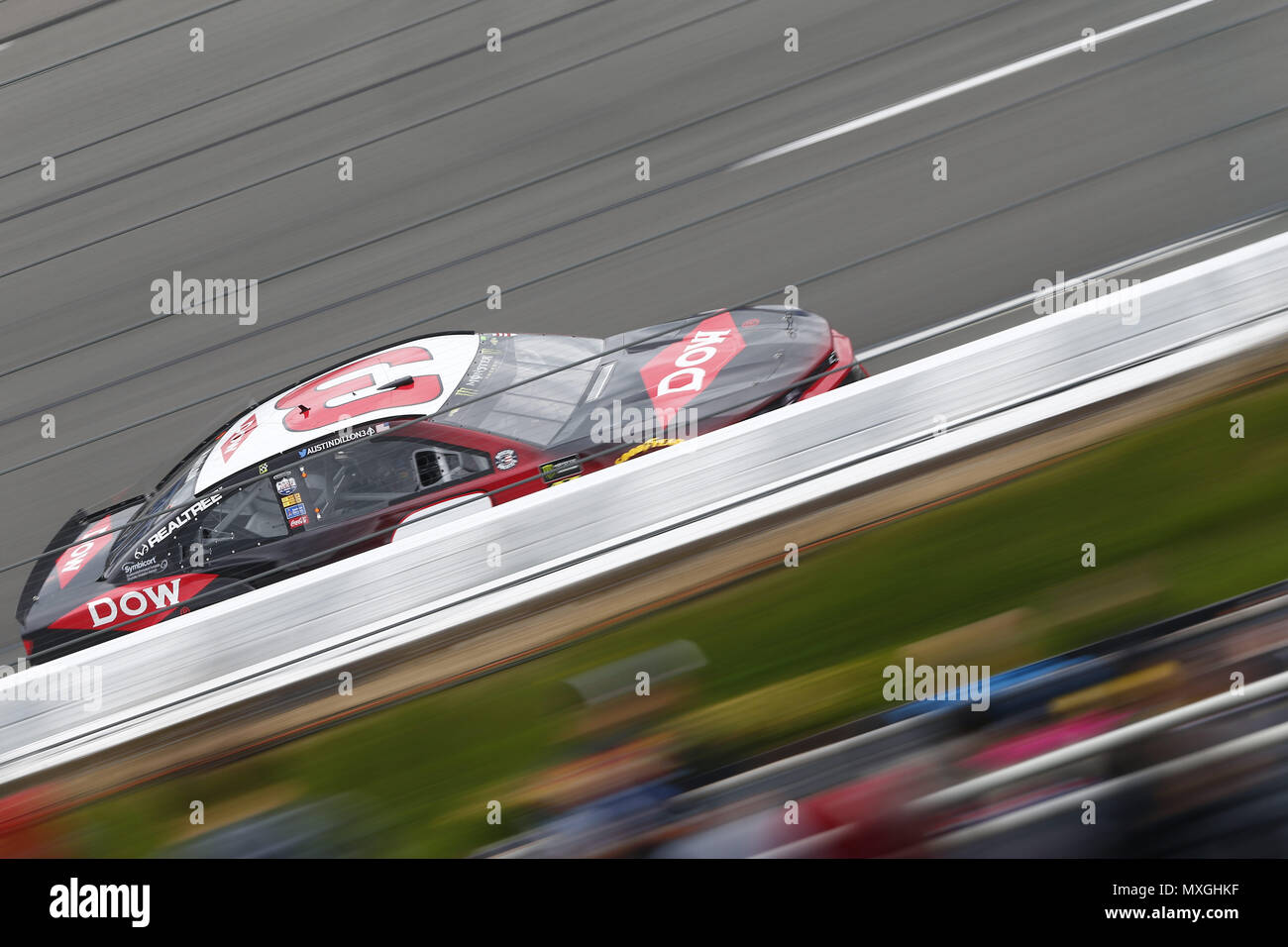 Lunga vasca, Pennsylvania, USA. Il 3 giugno, 2018. Austin Dillon (3) battaglie per posizione durante la Pocono 400 in Pocono Raceway in lunga vasca, Pennsylvania. Credito: Justin R. Noe Asp Inc/ASP/ZUMA filo/Alamy Live News Foto Stock