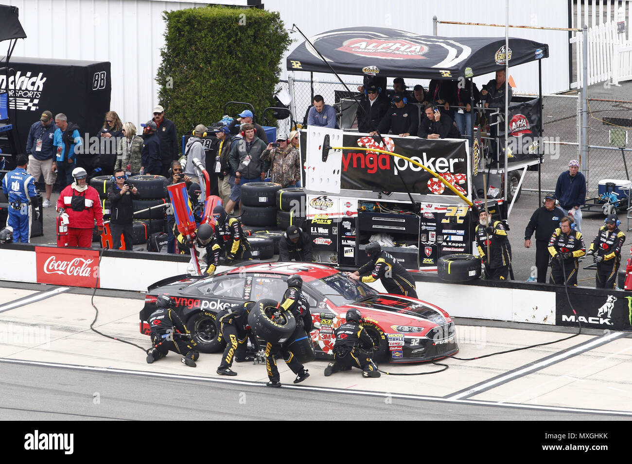 Lunga vasca, Pennsylvania, USA. Il 3 giugno, 2018. Matt DiBenedetto (32) scende pit road per il servizio durante la Pocono 400 in Pocono Raceway in lunga vasca, Pennsylvania. Credito: Justin R. Noe Asp Inc/ASP/ZUMA filo/Alamy Live News Foto Stock