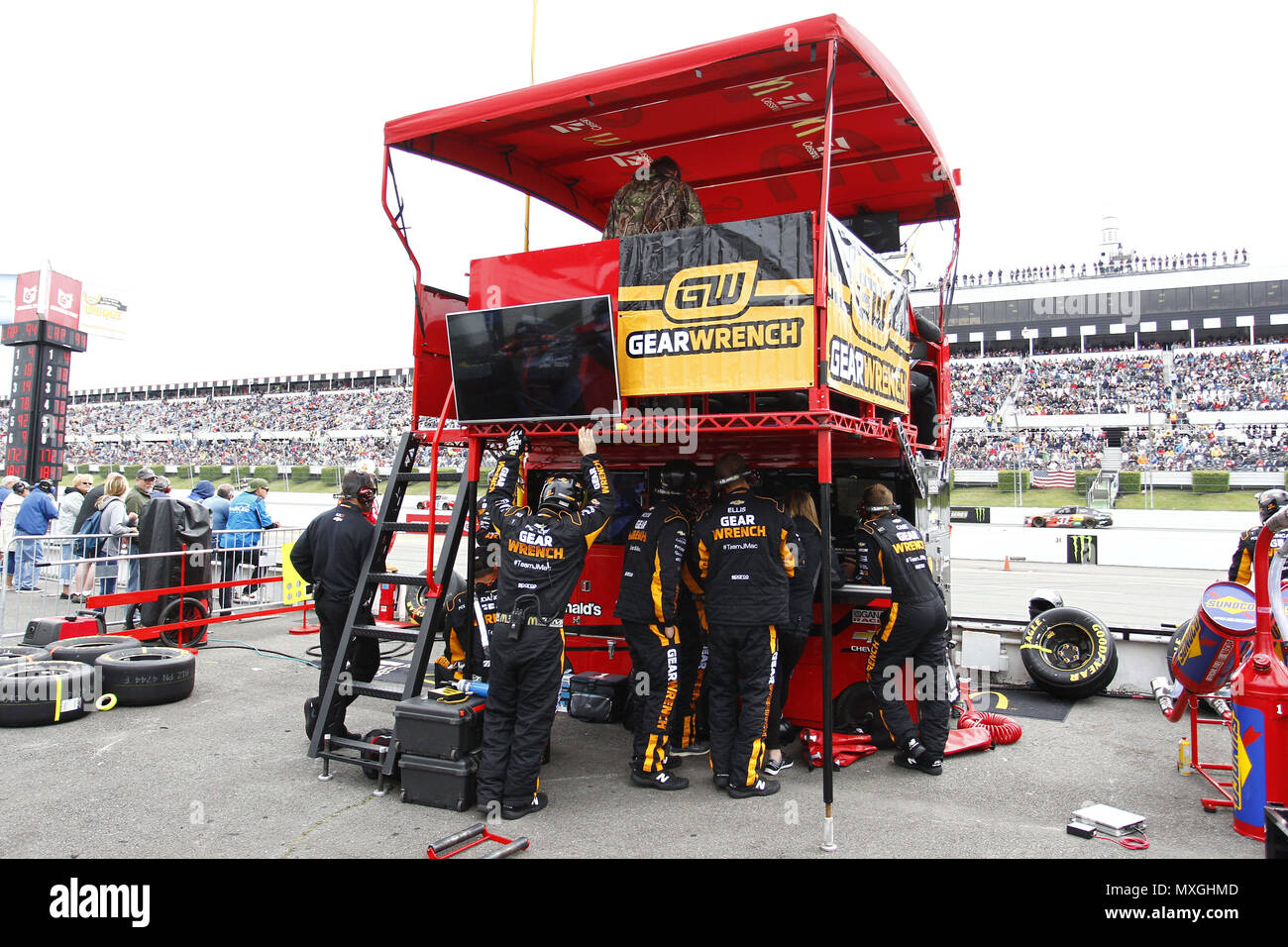 Lunga vasca, Pennsylvania, USA. Il 3 giugno, 2018. Jamie McMurray (1) scende pit road per il servizio durante la Pocono 400 in Pocono Raceway in lunga vasca, Pennsylvania. Credito: Justin R. Noe Asp Inc/ASP/ZUMA filo/Alamy Live News Foto Stock