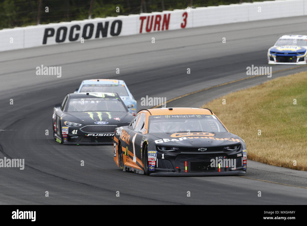 Lunga vasca, Pennsylvania, USA. Il 3 giugno, 2018. Jamie McMurray (1) battaglie per posizione durante la Pocono 400 in Pocono Raceway in lunga vasca, Pennsylvania. Credito: Justin R. Noe Asp Inc/ASP/ZUMA filo/Alamy Live News Foto Stock