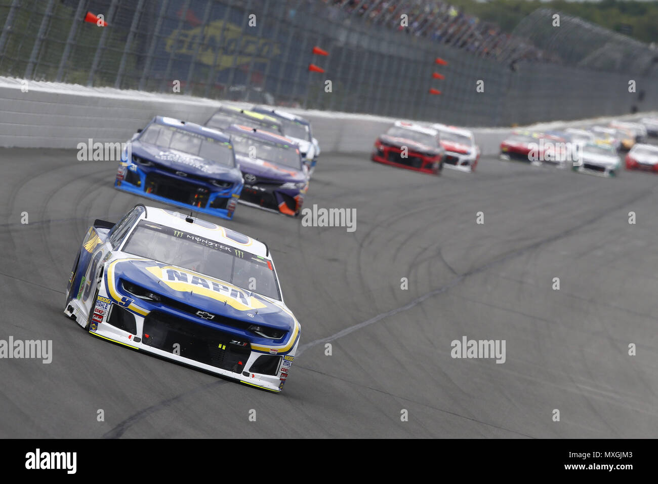 Lunga vasca, Pennsylvania, USA. Il 3 giugno, 2018. Chase Elliott (9) porta la sua macchina da corsa verso il basso del tratto anteriore durante la Pocono 400 in Pocono Raceway in lunga vasca, Pennsylvania. Credito: Chris Owens Asp Inc/ASP/ZUMA filo/Alamy Live News Foto Stock