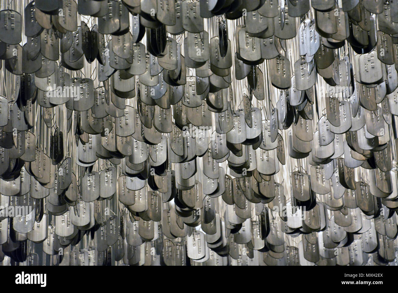 Display di Chicago di 58,307 dog tag con i nomi di tutti i soldati statunitensi che sono stati uccisi durante la Guerra del Vietnam Foto Stock