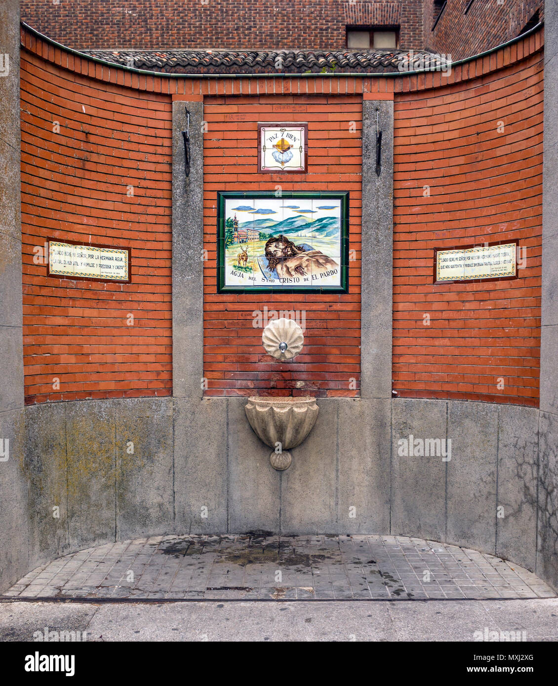 Fuente del Convento de los padres capuchinos que contiene El Cristo de El Pardo. El Pardo. Madrid. España Foto Stock