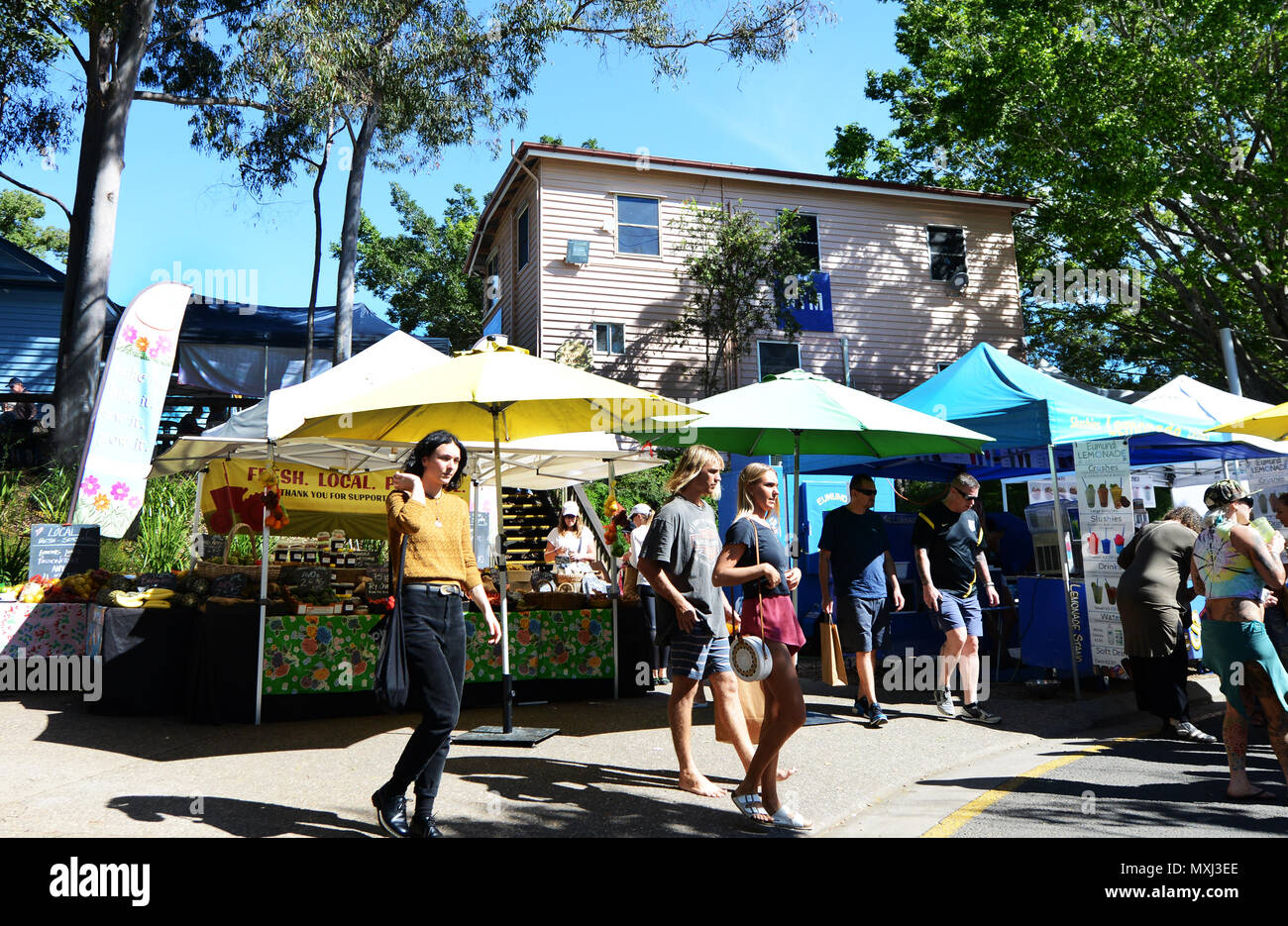 Il vivace mercato Eumundi nel Queensland, in Australia. Foto Stock