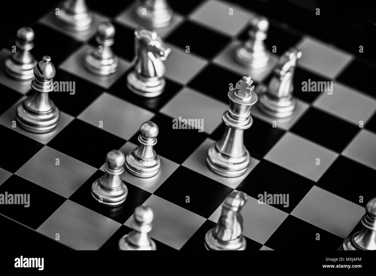 Strategia di battaglia di scacchi intelligenza gioco di sfida sulla scacchiera. Successo il concetto di strategia. Scacchi leader di business e successo idea. Strategia di scacchi Foto Stock