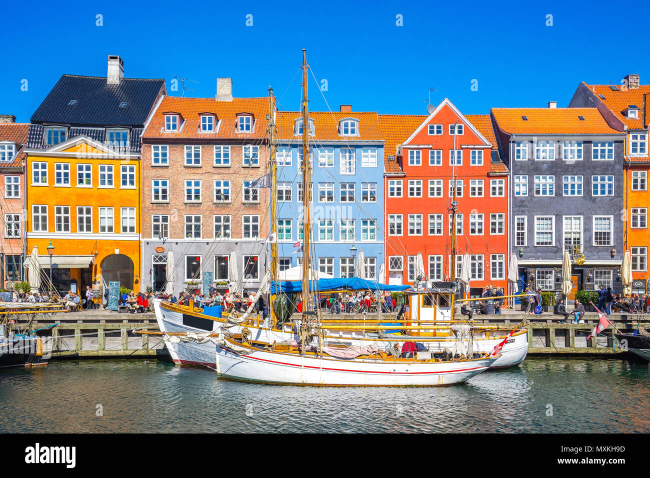 Nyhavn waterfront canal a Copenhagen, in Danimarca. Foto Stock