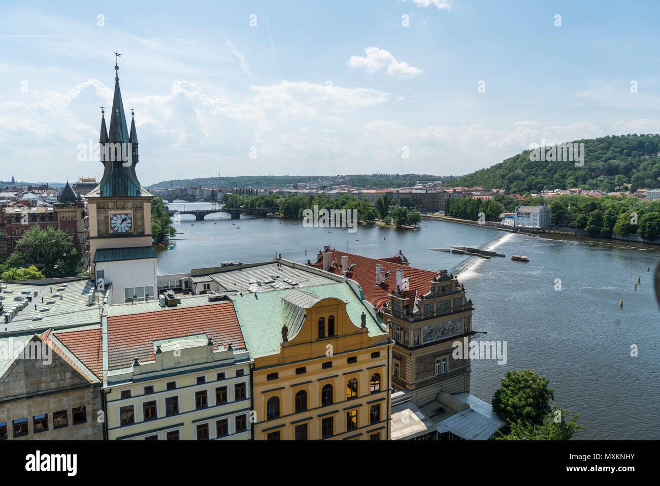 Una vista panoramica del fiume Moldava a Praga, Repubblica Czeche Foto Stock