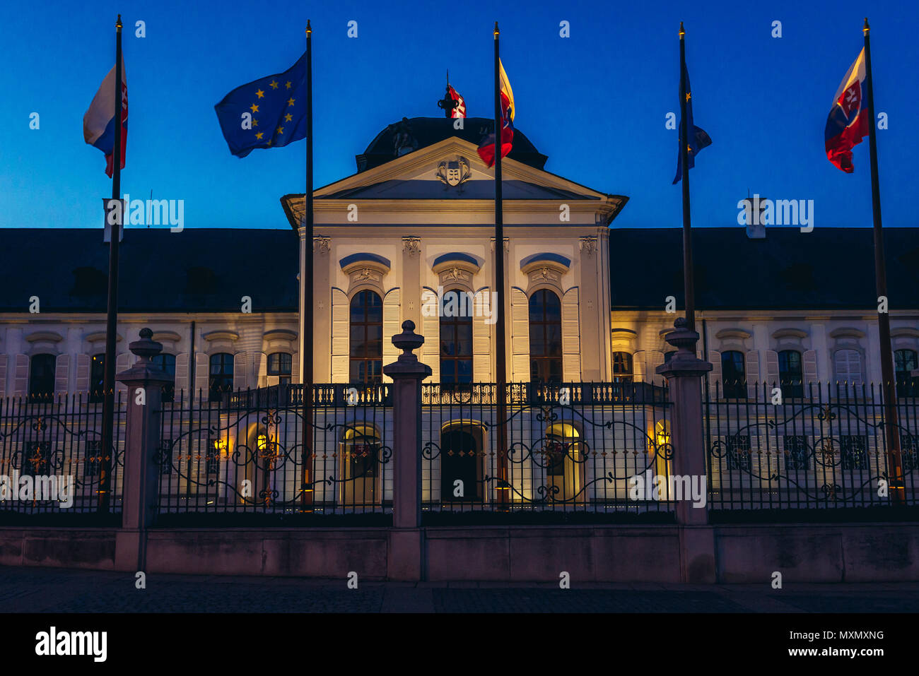 Grassalkovich Palace - la residenza del presidente della Repubblica della Slovacchia situato sulla piazza Hodzovo a Bratislava, in Slovacchia Foto Stock