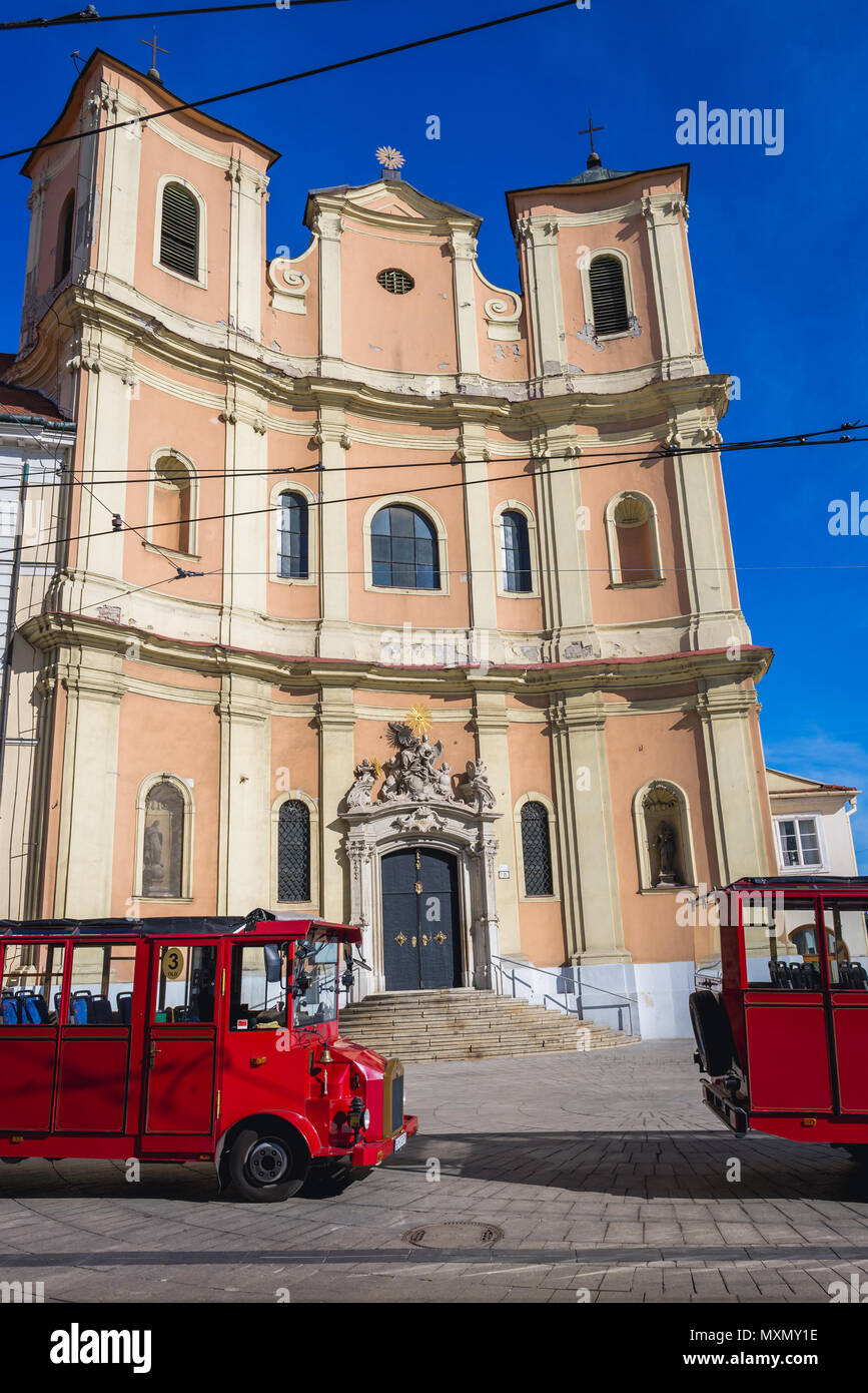 Vecchia Cattedrale di San Giovanni di Matha e San Felice de Valois semplicemente conosciuta come Chiesa Trinitaria a Bratislava, in Slovacchia Foto Stock