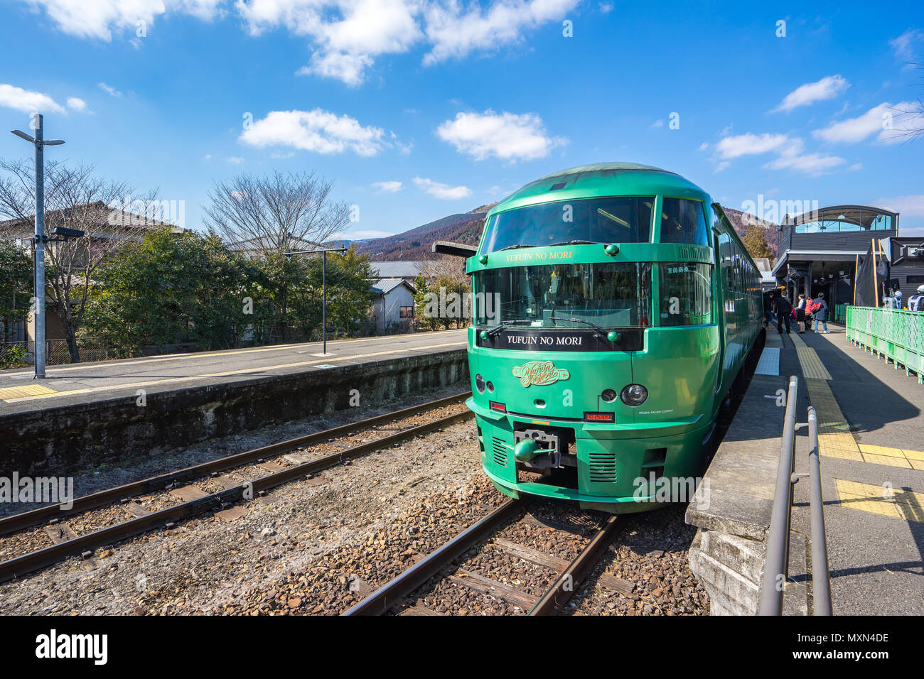 Fukuoka, Giappone - 9 Febbraio 2018: limitata Express Yufuin no Mori treno sono limitate treno express servizi operati dalla Kyushu Azienda ferroviaria (JR Kyus Foto Stock