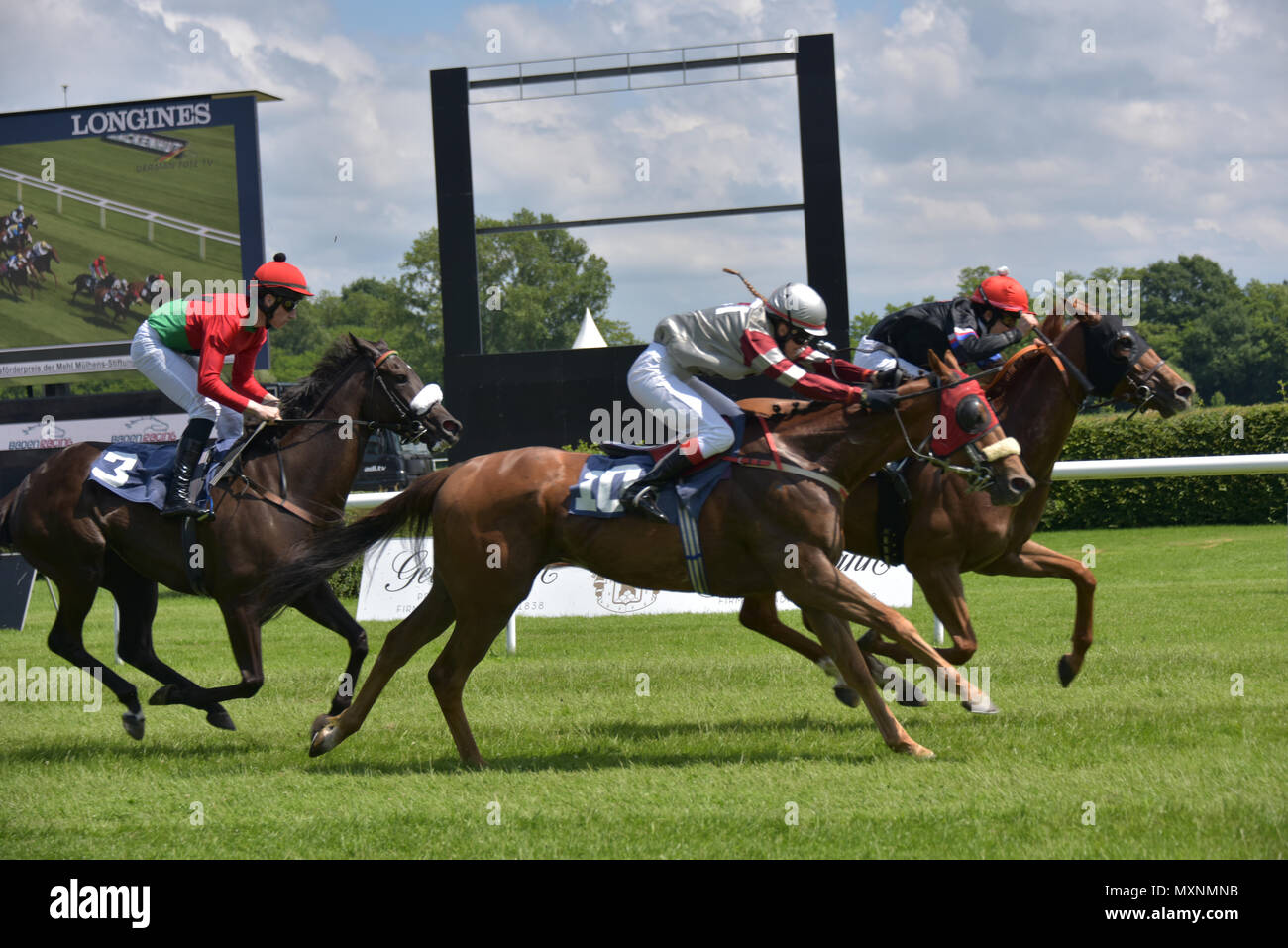 Corsa di cavalli Baden-Baden, 2 giugno, 2018, Baden Racing di Evento Spring, Gara 3, ordine di rodaggio, vincitore Sophie Chuette con Thymian, premio per i giovani fantini Foto Stock