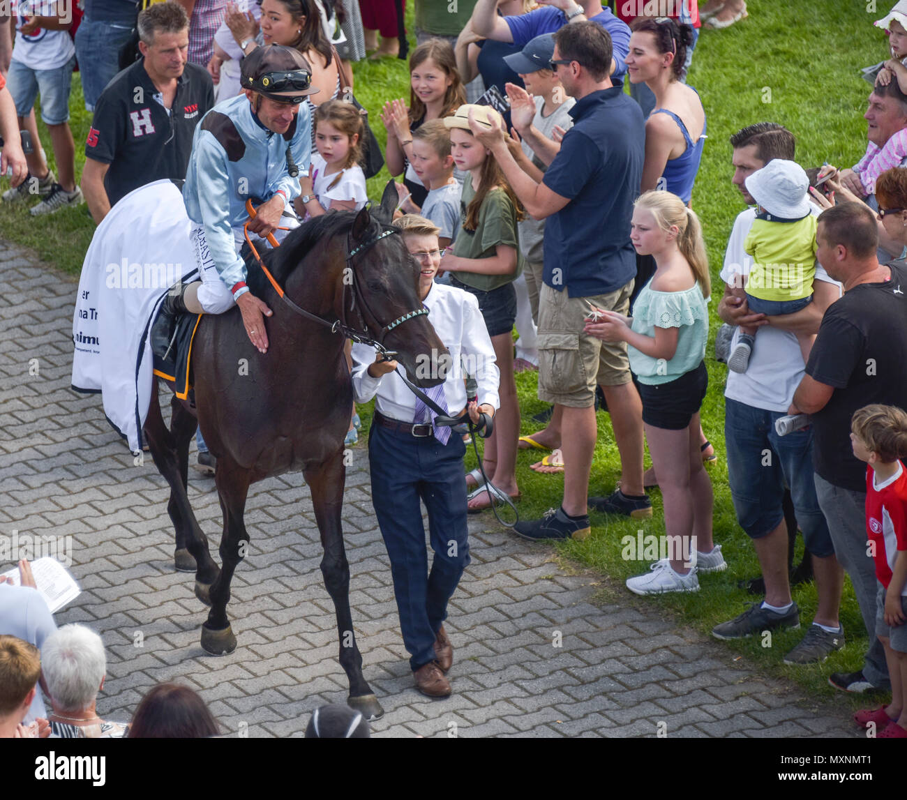 Corsa di cavalli Baden-Baden, 2 giugno, 2018, Baden Racing di Evento Spring, vincitore di gara 4, Alexander Pietsch con Mascha, gara Kronimus Diana Trial Foto Stock