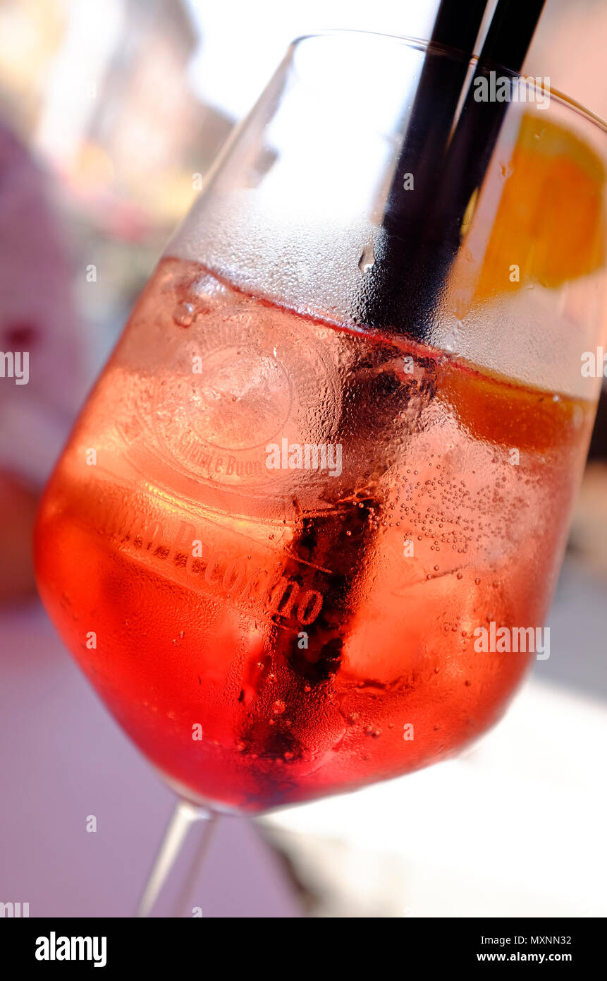 Il Gruppo Campari spritz in bicchiere freddo, pisa, Italia Foto Stock