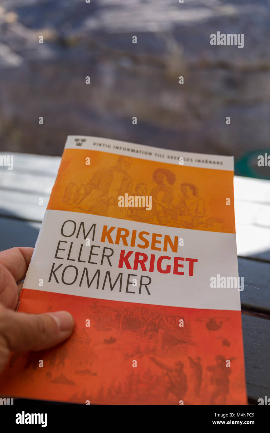 FLODA, Svezia - 30 Maggio 2018: 4,8 milioni di famiglie svedesi durante il 28 maggio e 3 giugno sono state inviate la brochure " se il chrisis o la guerra è venuta" nel tentativo di meglio preparati e pronti per gli incidenti gravi, condizioni meteorologiche estreme e it-attacchi o conflitti militari Foto Stock