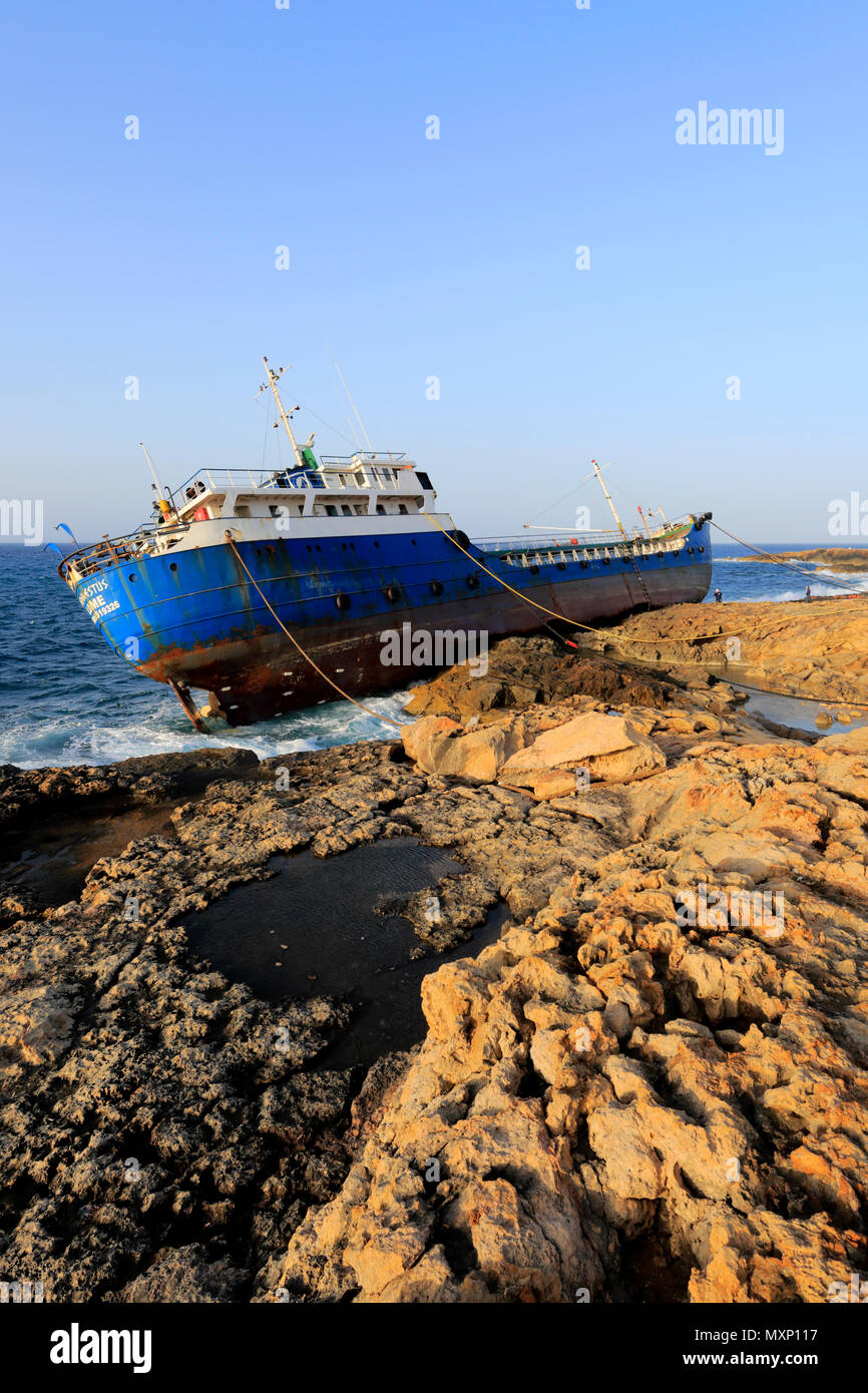 Naufragio del Togo-nave registrati Efesto, che si è arenata su 10 Febbraio 2018 nel villaggio di Qawra, Malta. Foto Stock
