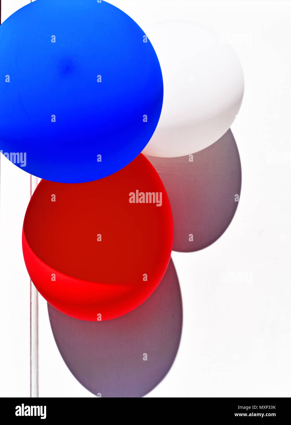 Rosso Bianco e blu palloncini in porta Foto Stock
