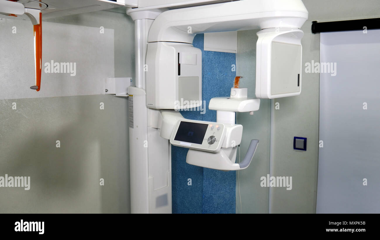 Digital dental CT scanner con cephalostat in clinica interno Foto Stock