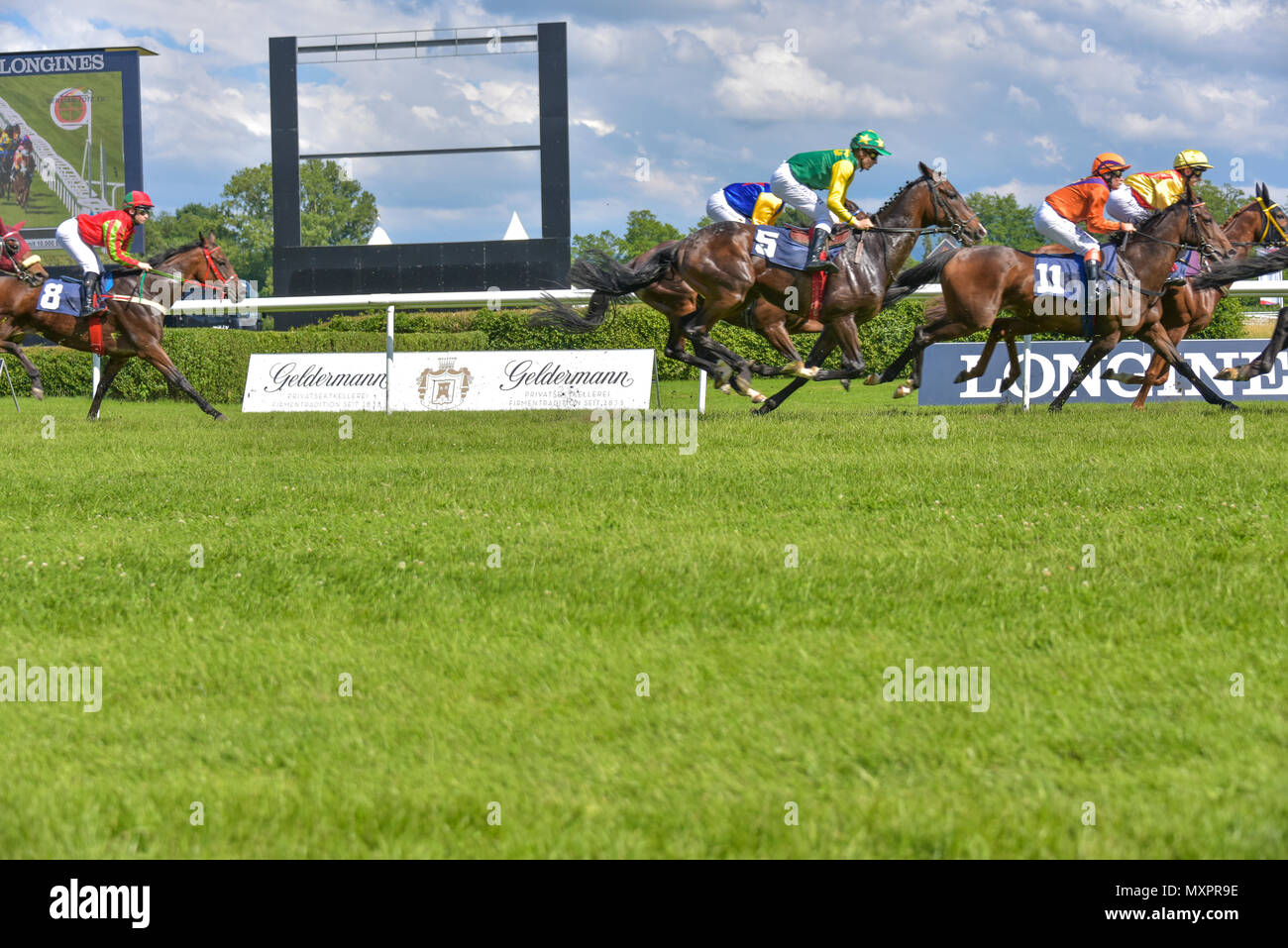 Corsa di cavalli Baden-Baden, 2 giugno 2018, l'evento Spring di Baden Racing, cavalli in esecuzione e combattendo sul corso, Lauf zur Sport Welt Amateur-Trophy Foto Stock