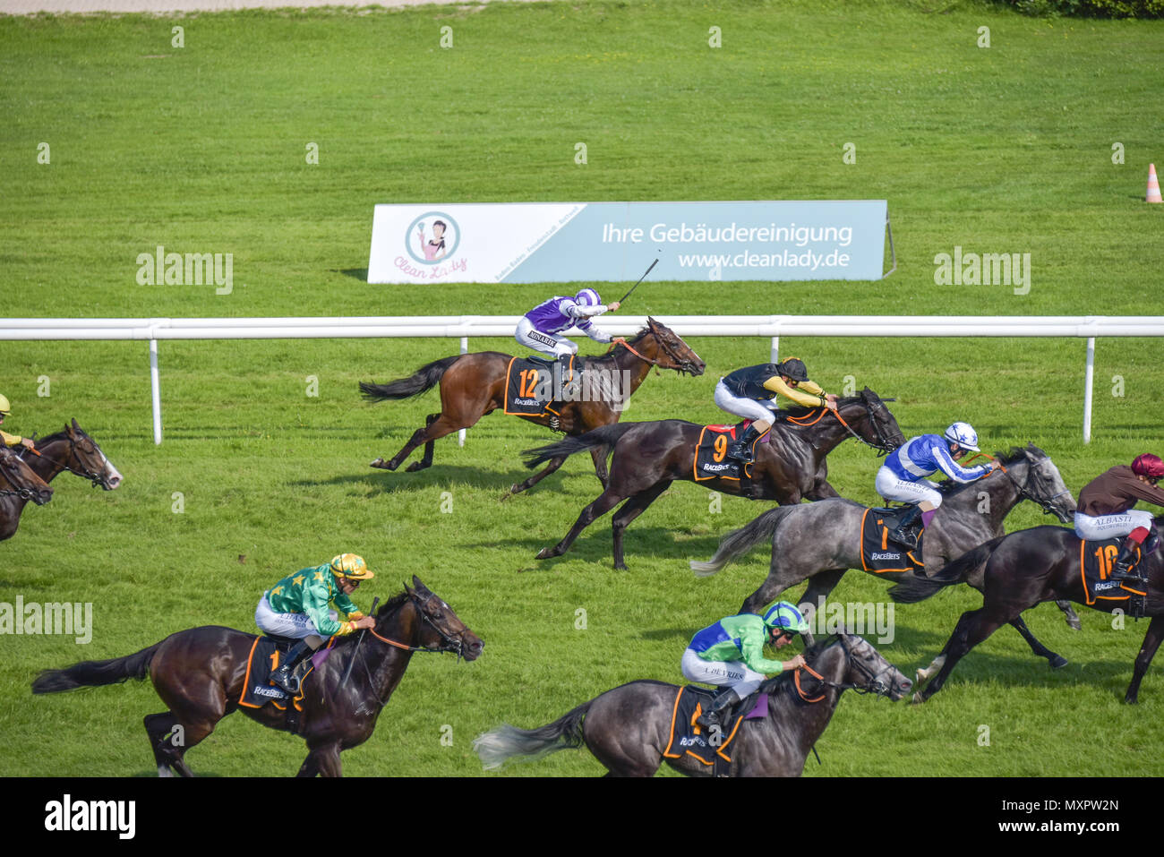 Corsa di cavalli Baden-Baden, 2 giugno, 2018, Baden Racing di Evento Spring, trofeo del Silberne Peitsche Foto Stock