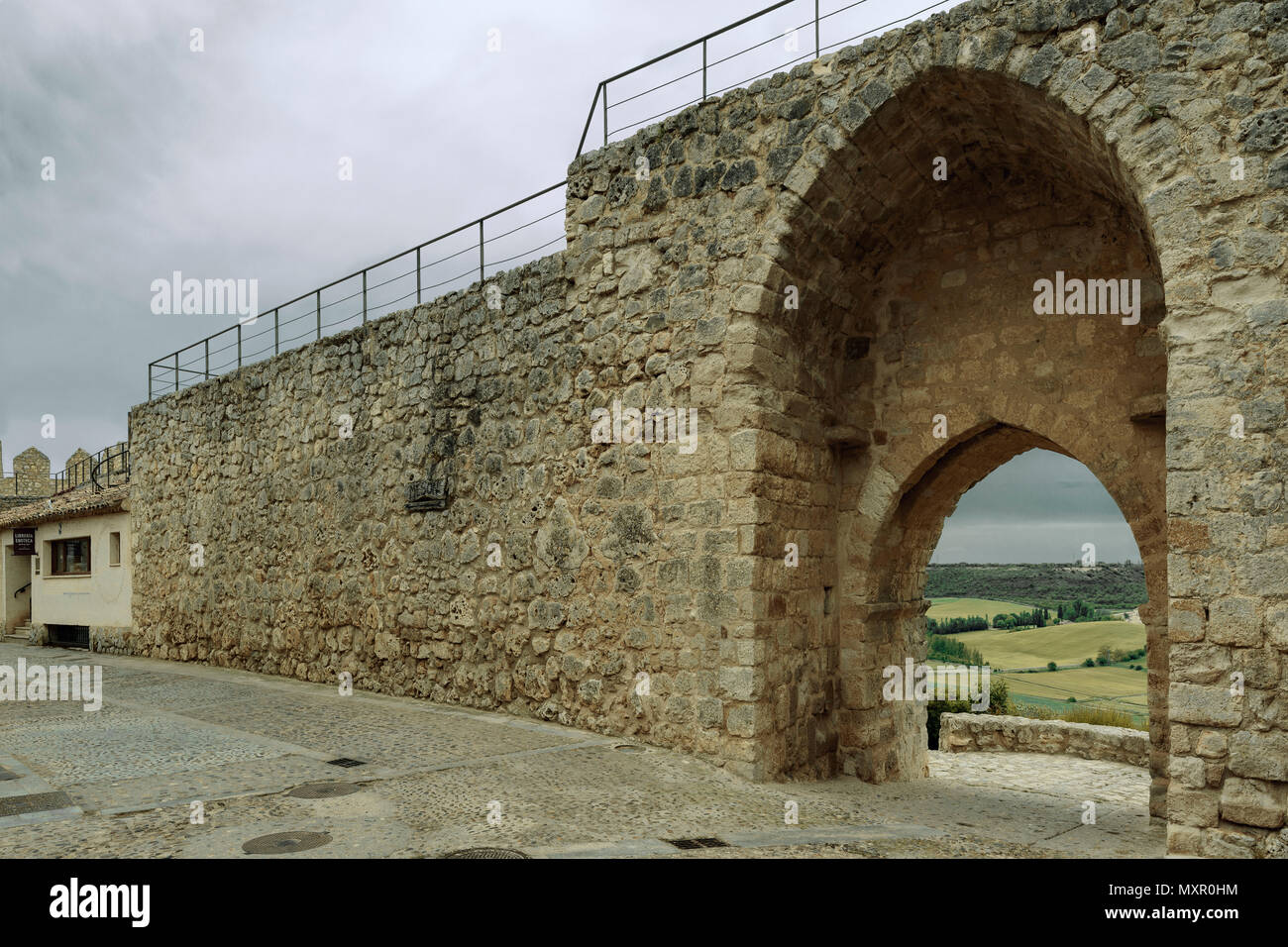 Porta di ingresso della parete alla città di Urueña, uno dei più bei villaggi in Spagna, Valladolid, Europa Foto Stock