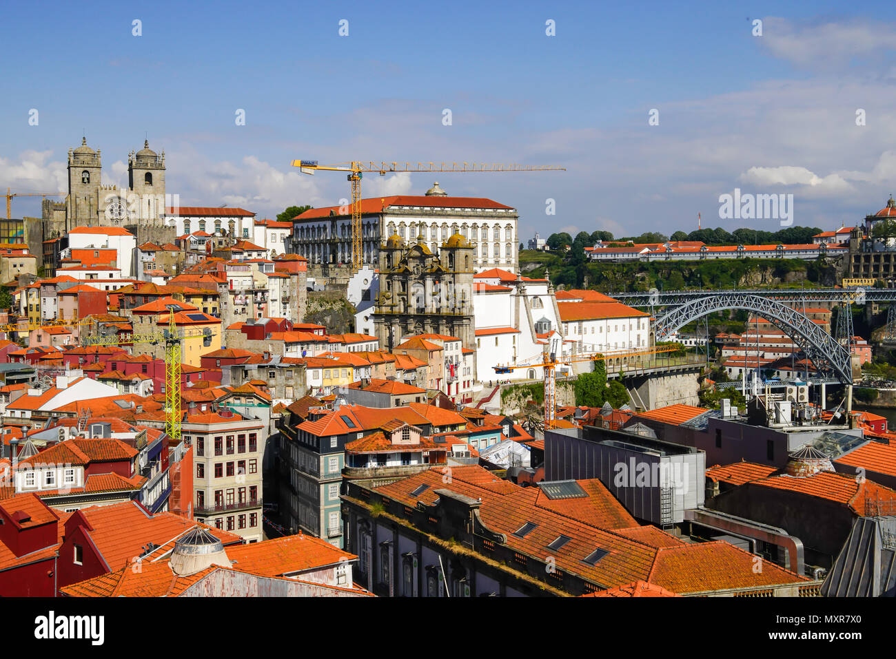 Vista in elevazione del Porto città vecchia, Portogallo. Foto Stock