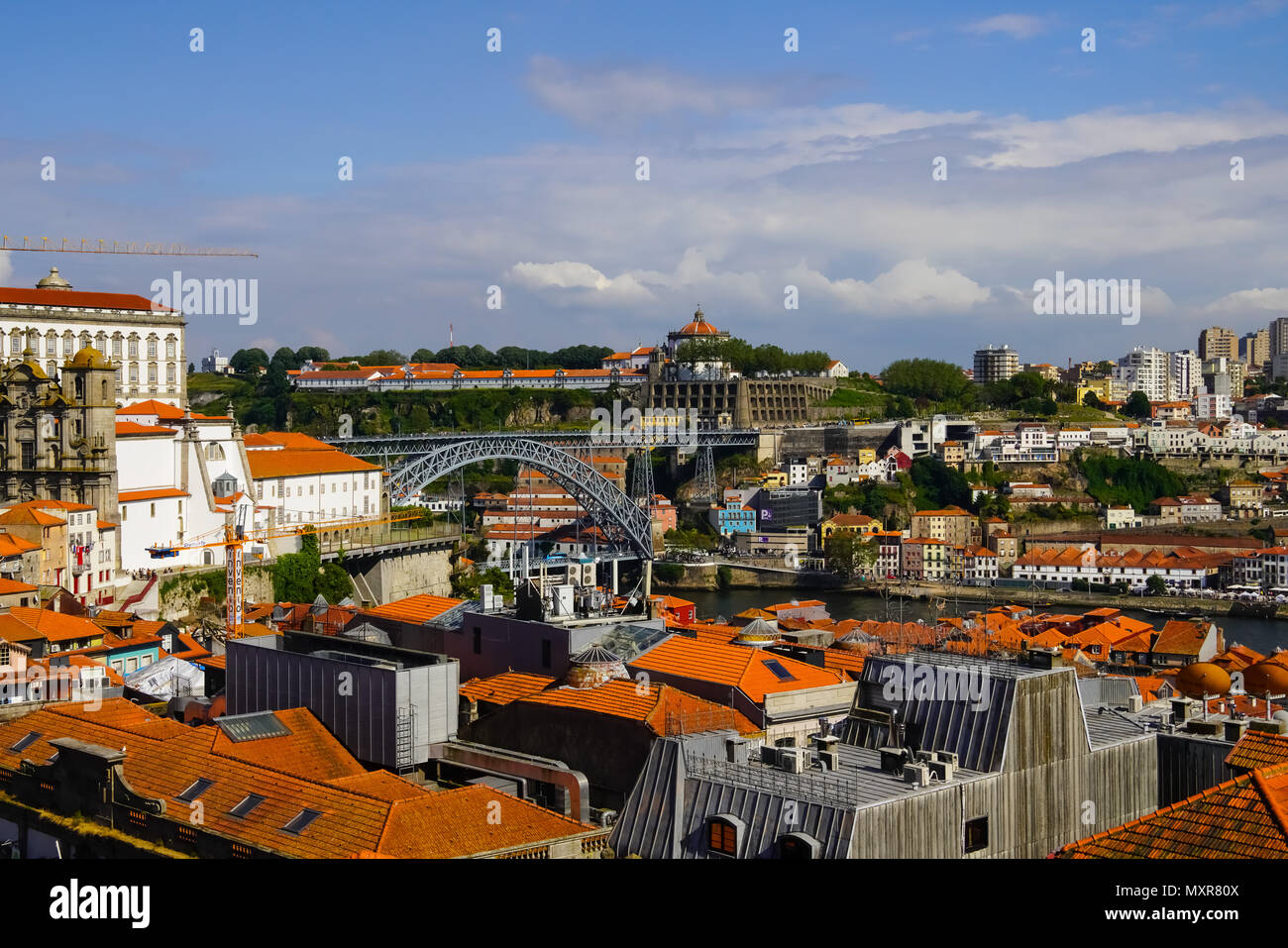 Vista in elevazione del Porto città vecchia, Portogallo. Foto Stock