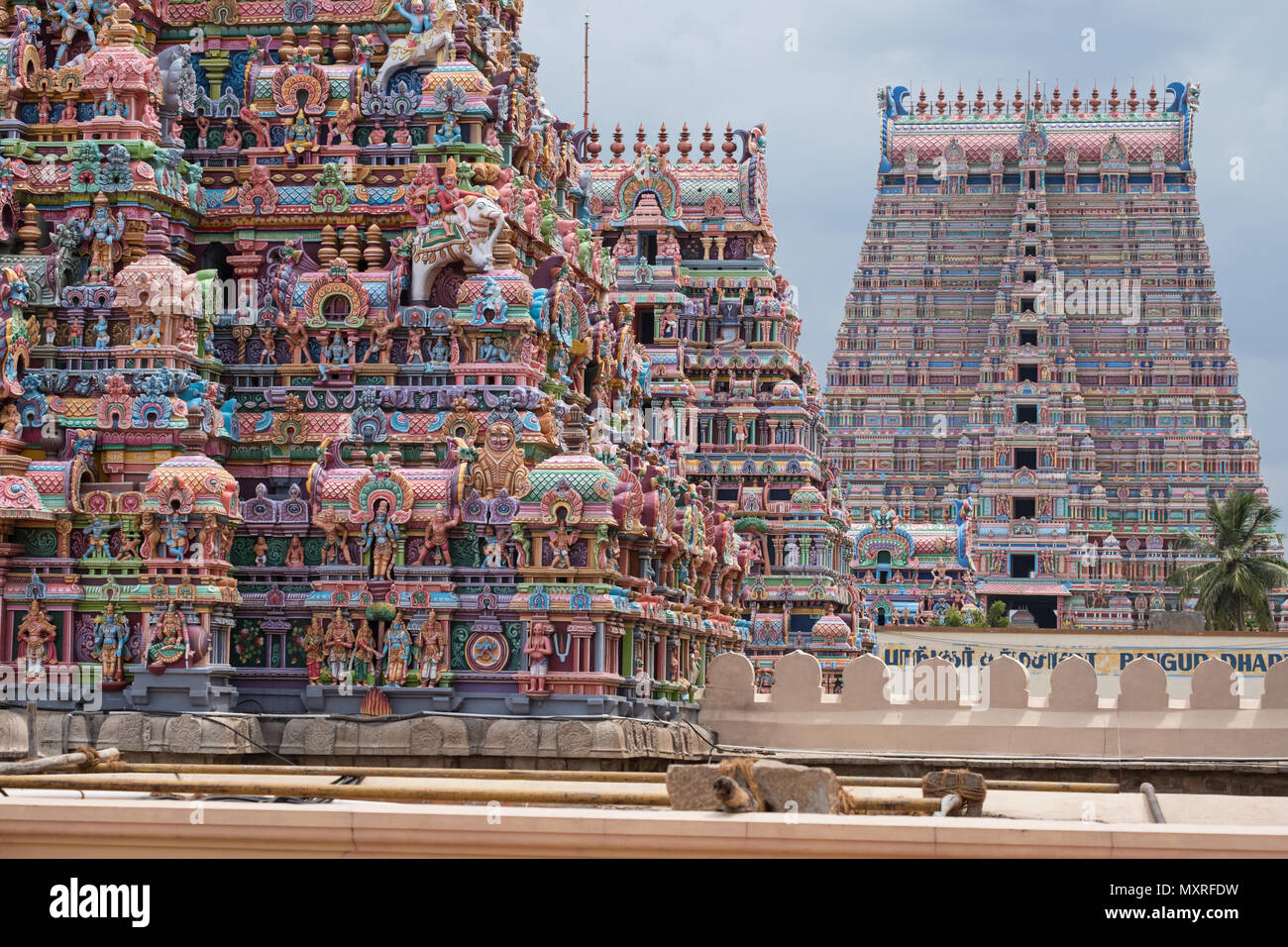 La Rajagopuram, o gateway principale per la Sri Ranganatha Swamy tempio di Trichy. Completato nel 1987, dispone di 13 livelli e è di 73 metri di altezza Foto Stock