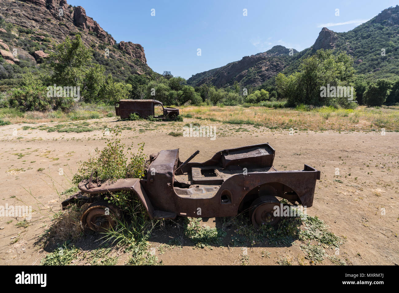 Vintage rovinato i veicoli militari sul display a Malibu Creek State Park vicino a Los Angeles, California. Foto Stock