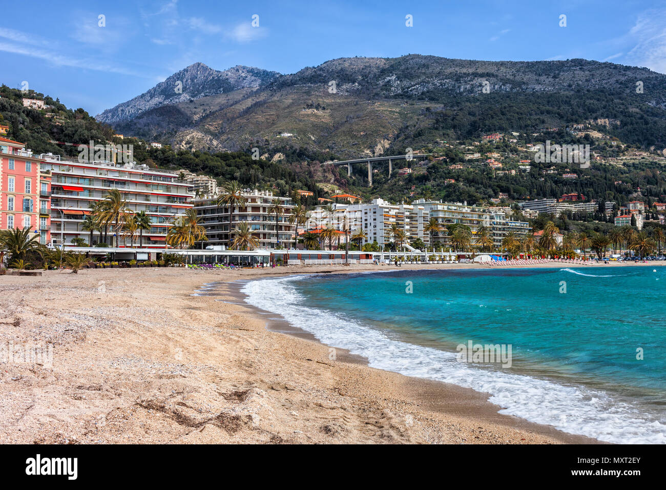 Spiaggia di Menton città sul mare in Francia, resort sulla Costa Azzurra - La costa azzurra, Alpes Maritimes Foto Stock
